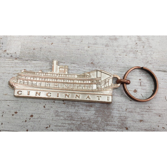 Vintage Cincinnati Steamboats Sternwheeler River Boat Metal Keyring Keychain - Picture 1 of 3